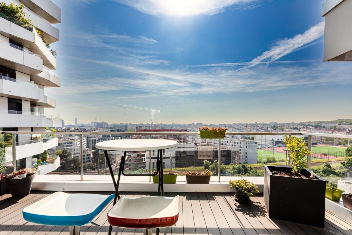 Moderne Avec Terrasse Lumineux Proche Transport Free Parking
